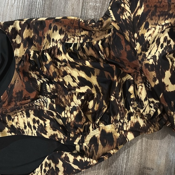 Soma Leopard Print One Piece Slimming Swimsuit Size 12 - Picture 4 of 8